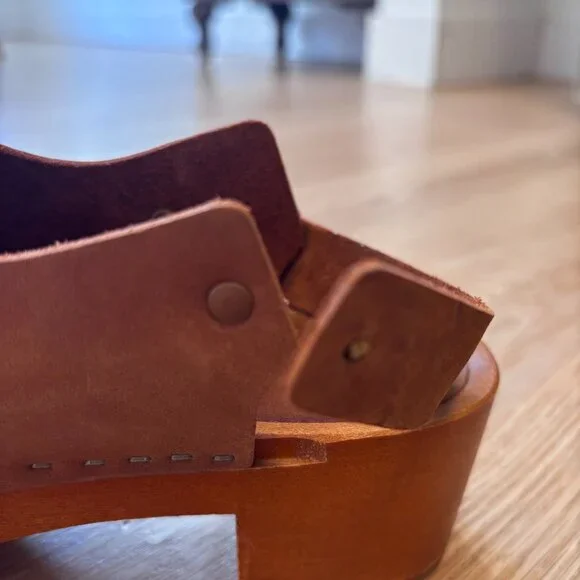 Gorgeous Monochrome Bryr Clogs with strap - Picture 7 of 7